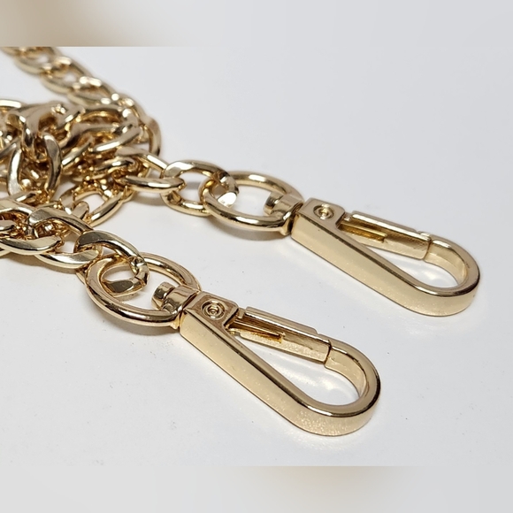 CROSSBODY GOLD-TONE CHAIN - NO BRAND NWOT - Picture 3 of 4